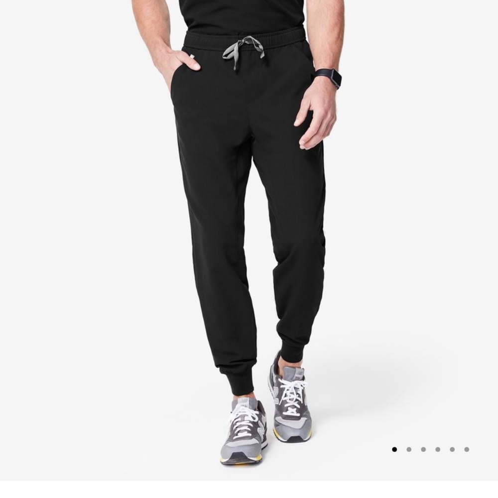 Figs Men’s Black Tansen Short Jogger Scrub Pants